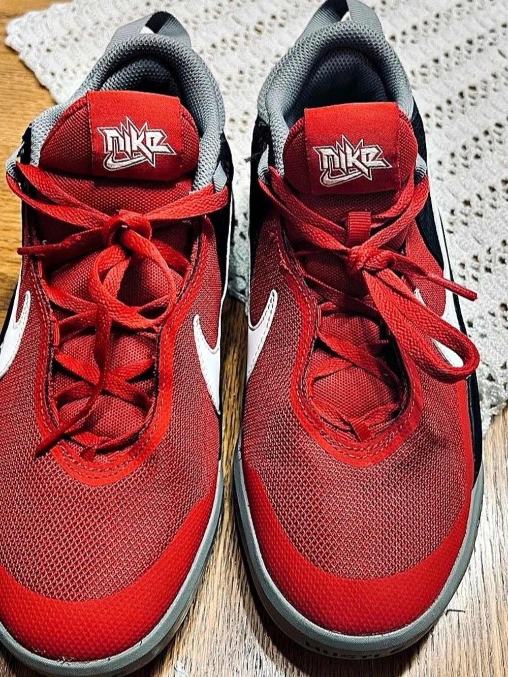Nike Hustle D 10 Basketball Shoes Red & Black US 6Y